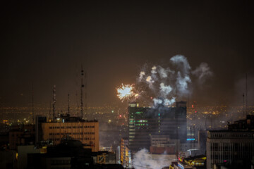 Téhéran (IRNA)-Ce vendredi soir 10 février, à l’occasion du 44e anniversaire de la victoire de la Révolution islamique d’Iran, et à la veille de la date historique de 22 Bahman (soit le 11 février cette année 2024) 70 points de la capitale Téhéran ont été illuminés simultanément et des spectacle son et lumière et feu d'artifice ont ponctué les festivités. 