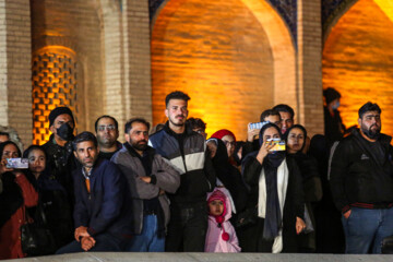 نورافشانی سالگرد پیروزی انقلاب در اصفهان