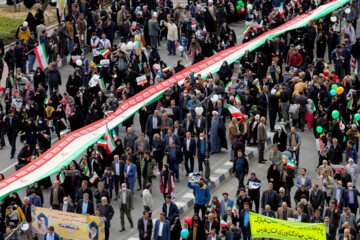 قدردانی استاندار و نماینده ولی فقیه در استان فارس از حضور حماسی مردم  در راهپیمایی ۲۲بهمن