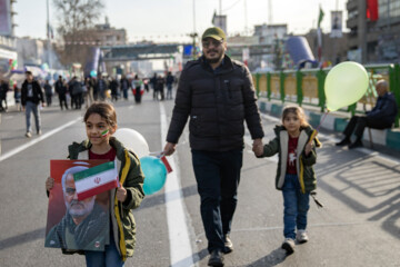 کودکان در راهپیمایی بیست و دوم بهمن ۱۴۰۲