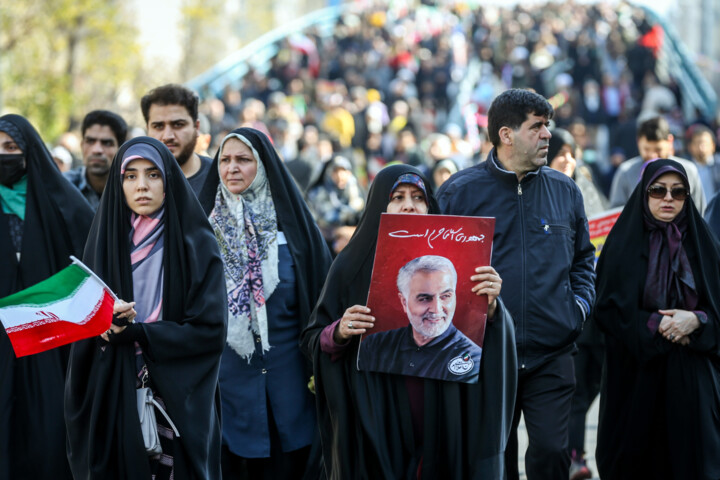 ملت ایران سربلند بزنگاه راهپیمایی ۲۲ بهمن ۱۴۰۲ + حاشیه‌ها و تصاویر