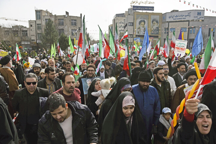 همدلی و یکرنگی زنجانی‌ها در جشن انقلاب