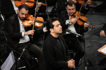 سی و نهمین جشنواره موسیقی فجر-  اجرای  ارکستر ملی ایران به رهبری «همایون رحیمیان» در تالار روحدت