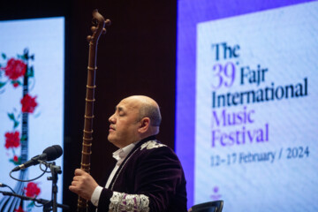 La segunda noche del 39º Festival Internacional de Música Fayr en Teherán
