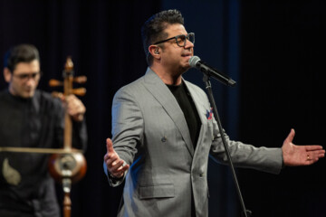 La segunda noche del 39º Festival Internacional de Música Fayr en Teherán
