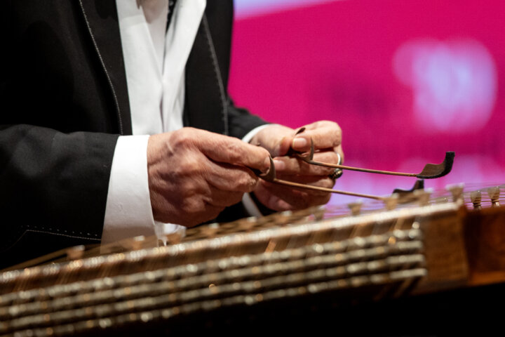 دراب و مضراب به مهر توکل/ خُنیاگر عاشق در موسیقی فجر تجلیل شد