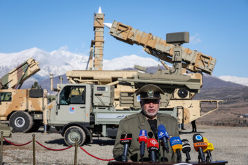 Irán presenta sistemas de defensas aéreas “Arman” y “Azerajsh”