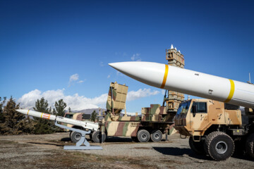 Irán presenta sistemas de defensas aéreas “Arman” y “Azerajsh”