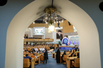 Téhéran (IRNA)-La 40e édition du Concours international du Saint Coran se tient ce samedi 17 février à la Salle de Sommet International de Téhéran avec la participation de 99 récitants de 44 pays. (Photo : Payam Al-Thani)