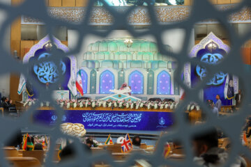 Téhéran (IRNA)-La 40e édition du Concours international du Saint Coran se tient ce samedi 17 février à la Salle de Sommet International de Téhéran avec la participation de 99 récitants de 44 pays. (Photo : Payam Al-Thani)