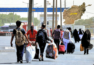 حاکمیت کنونی افغانستان زمینه بازگشت مهاجران از ایران را فراهم کند