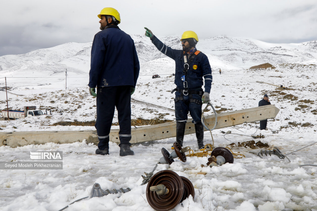 برق ۶۰ روستای مهاباد با تلاش تیمهای عملیاتی وصل شد
