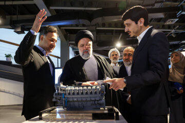 President Raisi tours Iran House of innovation & Technology