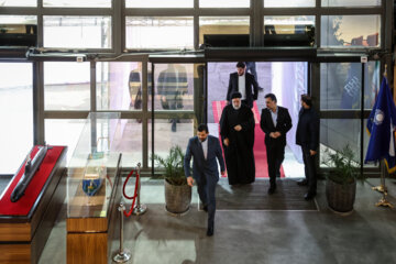 President Raisi tours Iran House of innovation & Technology