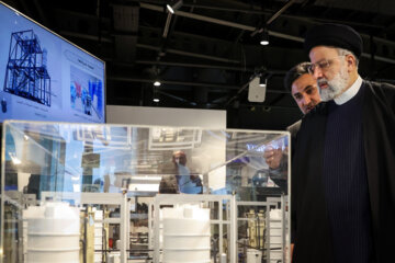 President Raisi tours Iran House of innovation & Technology