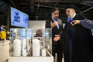 President Raisi tours Iran House of innovation & Technology