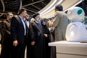 President Raisi tours Iran House of innovation & Technology