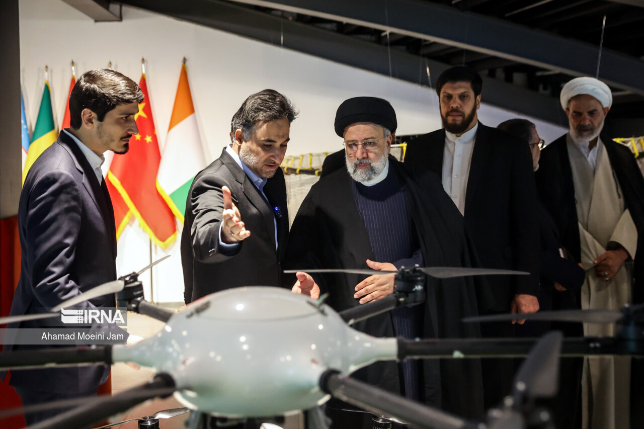 President Raisi tours iHiT exhibition of Iranian technology products ...