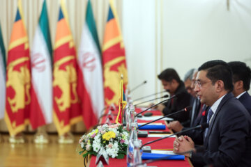 Iran FM meets Sri Lankan counterpart