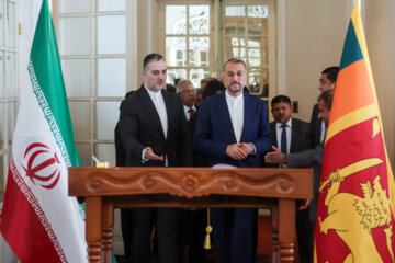 Iran FM meets Sri Lankan counterpart