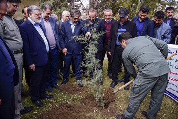 سفر معاون رییس جمهور و رییس سازمان حفاظت محیط زیست به آذربایجان غربی