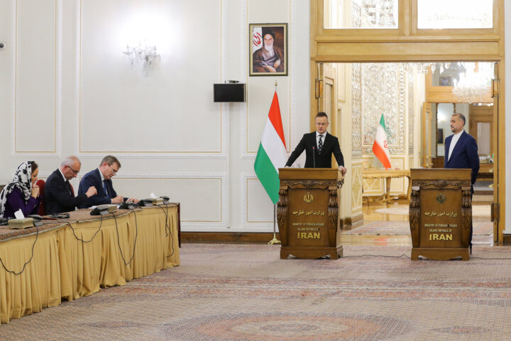 نشست خبری وزرای خارجه ایران و مجارستان