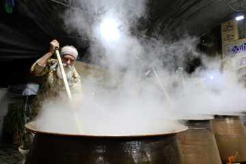 طبخ ۳۰ تن سمنو در شیراز