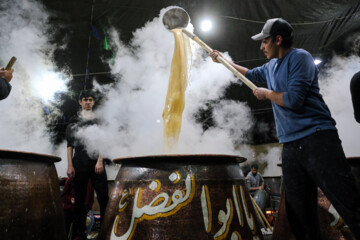 طبخ ۳۰ تن سمنو در شیراز