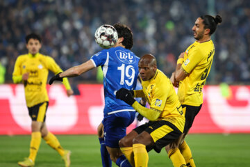 Premier Football League: Esteghlal vs. Sepahan