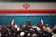 Ein Gruppentreffen der Erstwähler-Teenager und der Familien von Märtyrern mit Ayatollah Khamenei