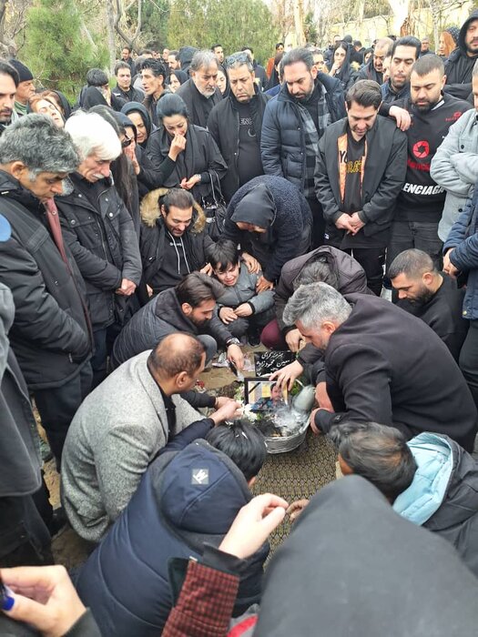 تصاویری از تشییع پیکر معین محمودزاده بازیگر جوان