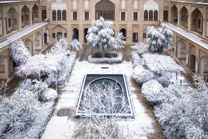 سفر زمستانی در ایران با چاشنی آفتاب داغ و برف بازی!