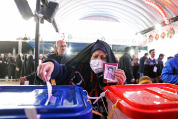 امام جمعه شیراز از حضور مردم در انتخابات قدردانی کرد