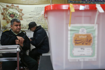 فیلم | آماده سازی شعب اخذ رای و آغاز رای گیری در انتخابات مشهد