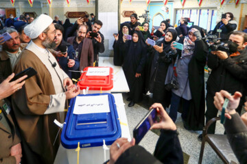 El pueblo de Hamedan participa en los comicios legislativos y de la Asamblea de Expertos