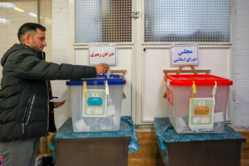 انتخابات ۱۴۰۲ - کلیمیان اصفهان آرای خود را به صندوق انداختند