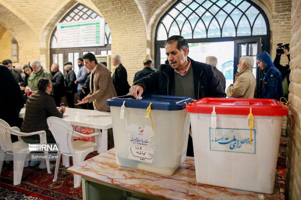 فرماندار: مشکل کمبود برگه‌های رای در برخی شعب کرمانشاه رفع شد