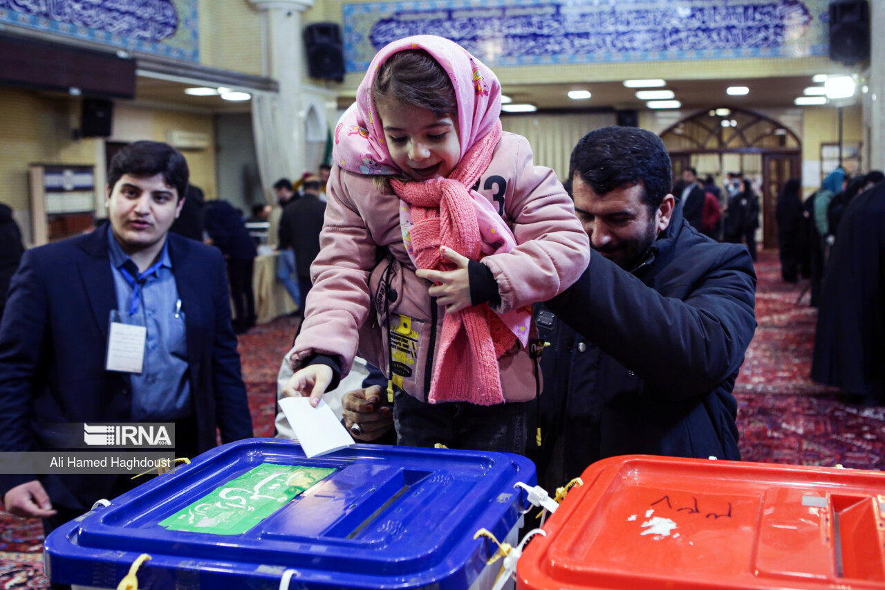 لجنة الانتخابات : تمديد مهلة التصويت حتى الساعة العاشرة مساء لجنة الانتخابات : تمديد مهلة التصويت حتى الساعة العاشرة مساء