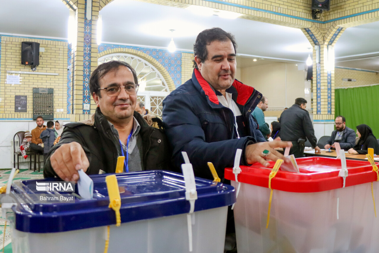 انتخابات چهار حوزه انتخابیه سمنان در سلامت کامل برگزار شد + فیلم