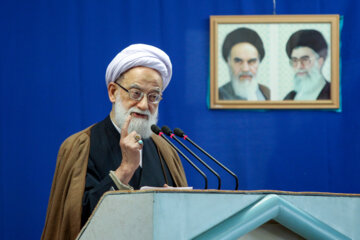 محمد امامی کاشانی درنماز عبادی سیاسی جمعه تهران- ۲۶ اسفند ۱۳۹۰
