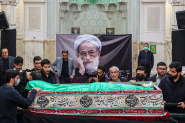 مراسم وداع با پیکر آیت‌الله امامی کاشانی