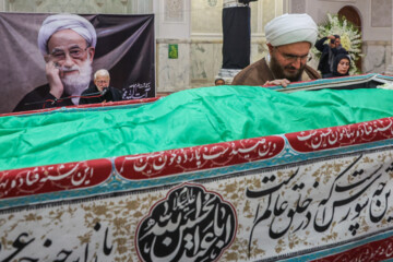 مراسم وداع با پیکر آیت‌الله امامی کاشانی