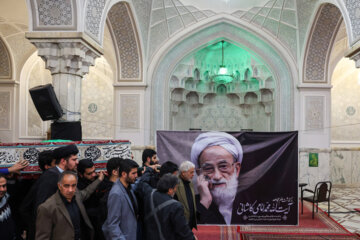مراسم وداع با پیکر آیت‌الله امامی کاشانی