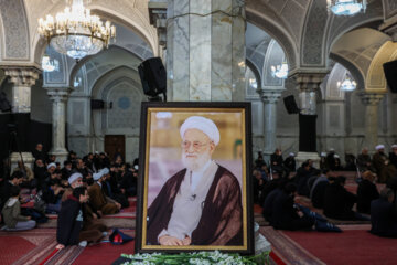 مراسم وداع با پیکر آیت‌الله امامی کاشانی