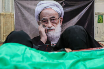 مراسم وداع با پیکر آیت‌الله امامی کاشانی