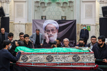 مراسم وداع با پیکر آیت‌الله امامی کاشانی