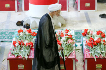 محمد امامی کاشانی در تشییع پیکر قربانیان فاجعه منا- ۱۲- مهر ۱۳۹۴