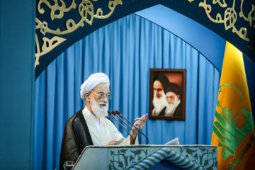 محمد امامی کاشانی در نماز جمعه تهران- ۲۰ دی ۱۳۹۵