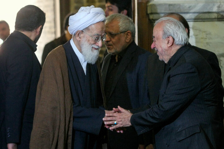 محمد امامی کاشانی در مراسم ختم مرحوم حبیب الله عسگراولادی- ۱۷ آبان ۱۳۹۲