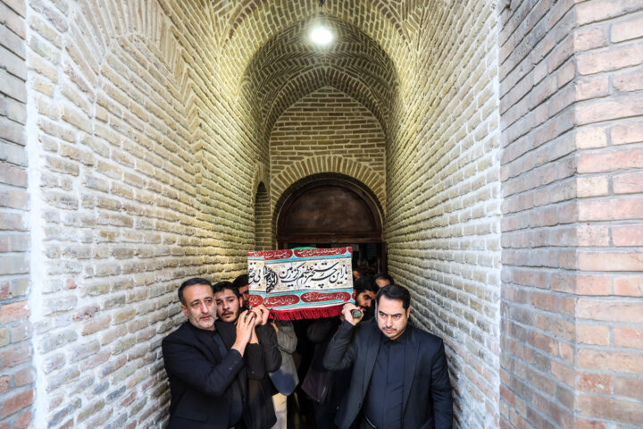 مراسم وداع با پیکر آیت‌الله «امامی کاشانی»